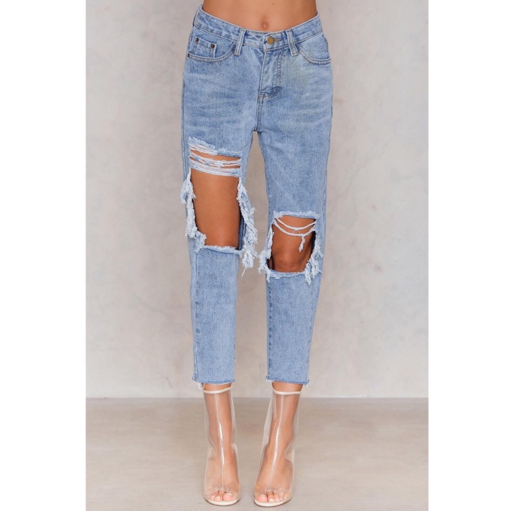 Nasty Gal Distressed Boyjean